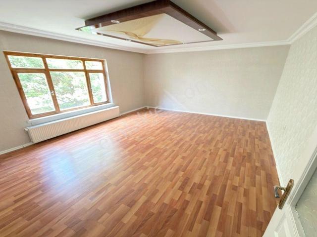 Keçiören'de Cadde Yakını Merkezi Lokasyonda 3+1 Kiralık Daire
