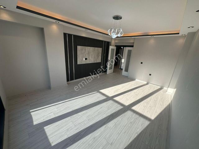 Keçiörende Sıfır Orta Katta Sıfır 3+1caddeüstü Alttan Isınma Daire