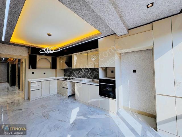 Keçiörende Ultra Lüx Yapılı Cadde Dibi Satılık 3+1 Daireler