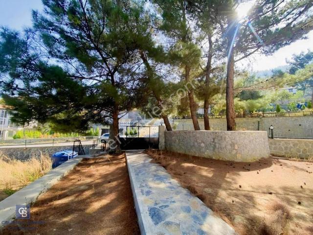 Kemalpaşa Aşağıkızılca'da 1118 M2 Arsa İçerisinde 250 M2 Villa