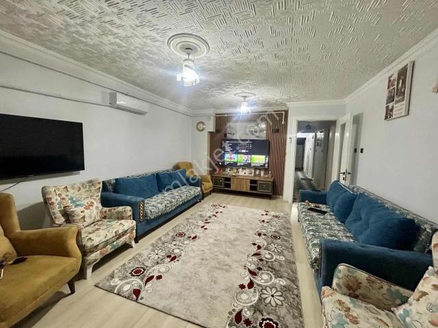 Kemalpaşa Ana Cadde Üzerinde Satılık Geniş 2+1 Daire