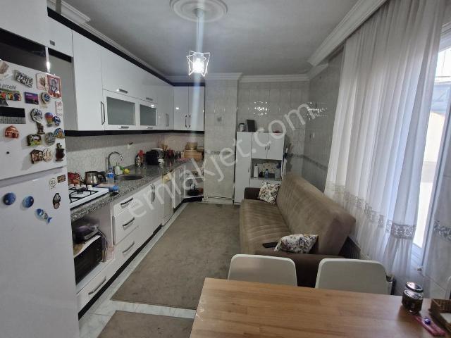 Kemalpaşa Armutluda Satılık 3+1 Geniş İçi Yenilenmiş Daire