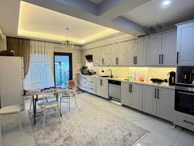 Kemalpaşa Bağyurdunda Doğa İçinde Lüks Trıpleks Villa