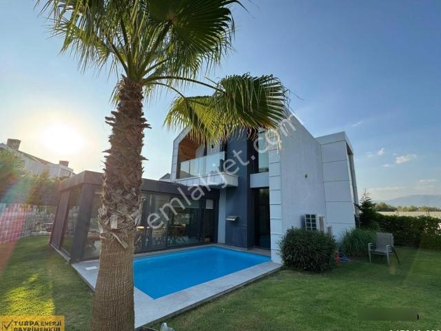Kemalpaşa Da 5+1 Satılık Lüks Villa