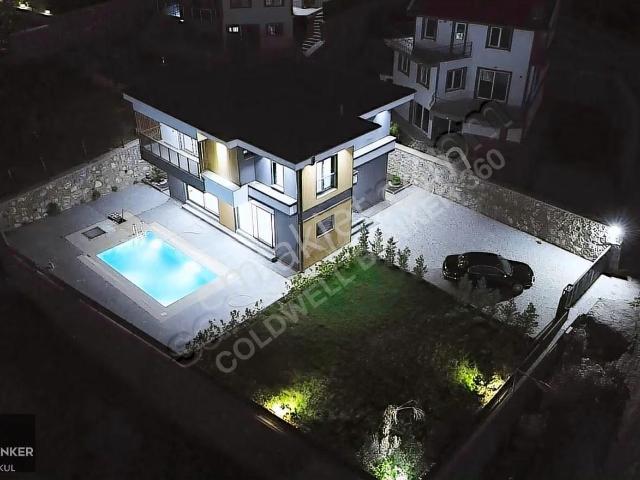 Kemalpaşa Da Lüx Sıfır 4+1 Havuzlu Garajlı Oturuma Hazır Villa