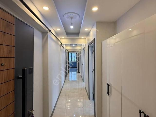 Kemalpaşa Mah'de Yüksek Giriş Kat 2+1 95 M² Daire Balkonlu