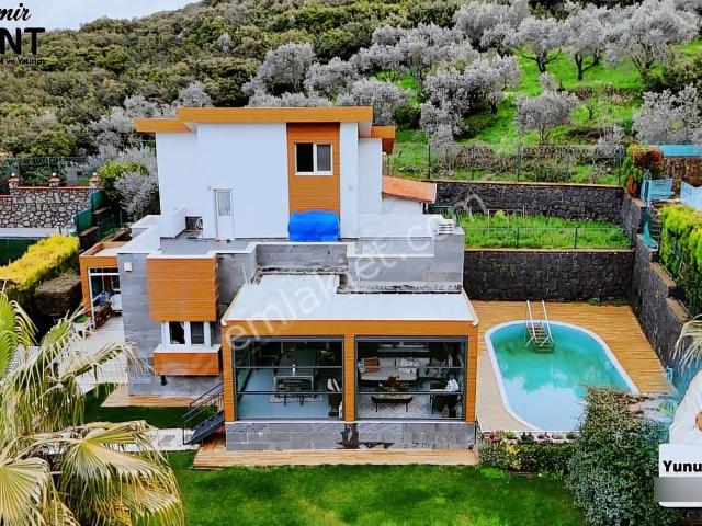 Kemalpaşa Merkez 5+1 Havuzlu Dubleks 300 M2 Site İçi Müstakil