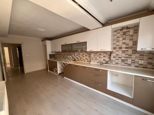 Kemalpaşa Merkezde Geniş Ve Arakat Kiralık 2+1 Daire