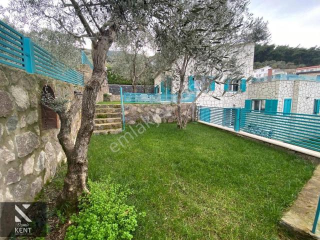Kemalpaşa Çınar Satılık 6+1 Havuzlu Villa 280 M2