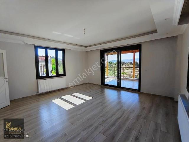 Kemalpaşa Çınar Site İçerisinde Kiralık Villa