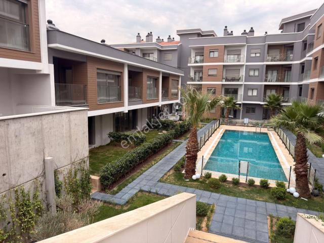 Kemalpaşa Ulucak M.kemal Kiralık 3+1 Havuzlu Villa 160m2 Siteiçi