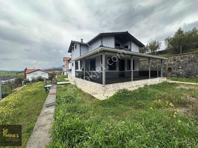 Kemalpaşa Yukarıkızılca'da Doğa Manzaralı 5+1 Satılık Villa