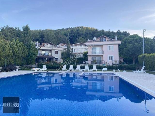 Kemalpaşa'da Doğa İçinde Harika Müstakil Site İçinde Villa