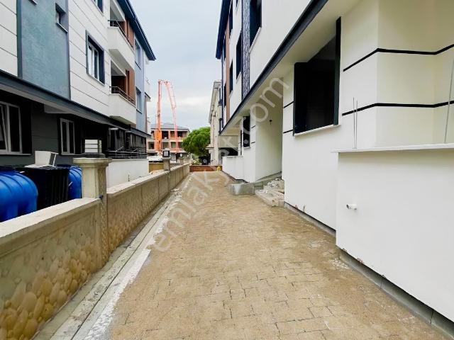 Kemalpaşada Hastaneye Yakın Kaplı Mutfak Asansörlü 2+1 Daire