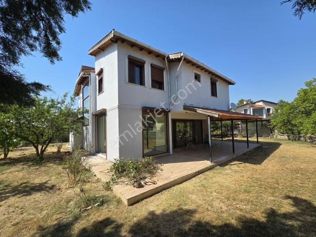 Kemalpaşada Site İçi Müstakil 4+1 Villa 200m2 Konut 920m2arsa