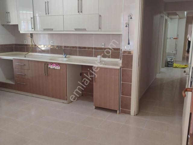 Kemalpaşanın Merkezinde Acil Satılık 4+1 Doğalgazlı Daire