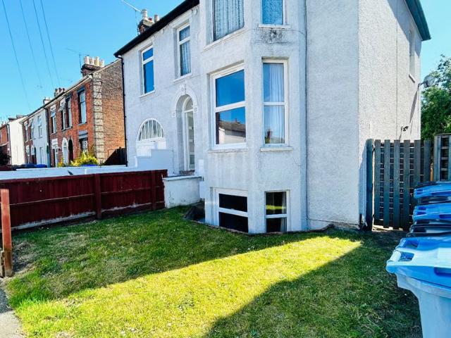 Kemball Street, Ipswich IP4 3 bed house to rent £1,750 pcm £404 pw