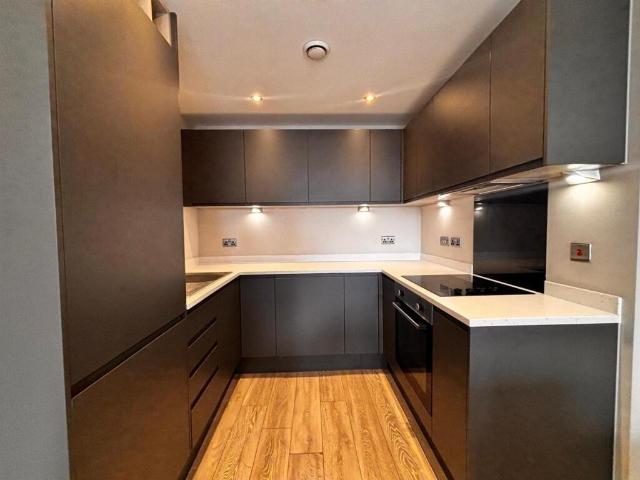 Kemble Road, Croydon, CR0 2 bed flat to rent £1,850 pcm £427 pw