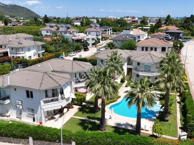 Kemer Çamyuva Da Denize Yakın Dağ Ve Havuz Manzaralı Satılık Daire