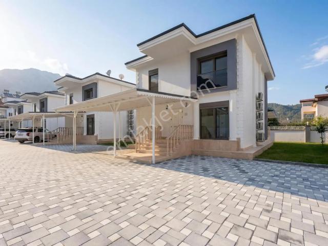 Kemer Göynükte 230 M² Site İçinde Ortak Havuzlu Villa