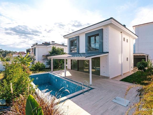 Kemer Göynük'te Satılık 230 m Müstakil Villa 484 m Arsalı