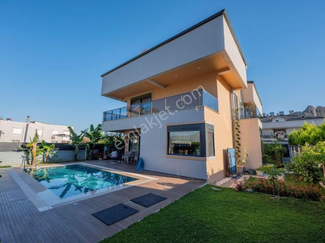 Kemer Kuzdere' De Özel Havuzlu Ve Kış Bahçeli 4+1 Lüks Villa