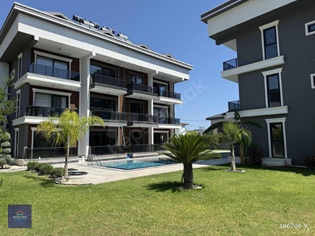 KEMER KUZDEREDE LÜKS SİTE HAVUZLU ASANSÖRLÜ DOĞA MANZARALI 1+1
