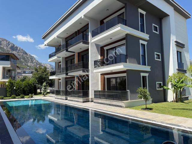 Kemer Kuzderede Lüks Sitede Havuzlu Asansörlü Geniş Kiralık 1+1