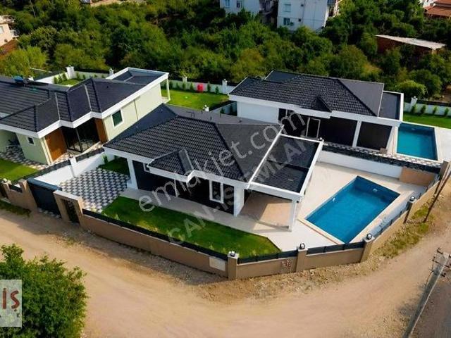 Kemer Kuzdere'de Panoramik Manzaralı,havuzlu Lüx 2+1 Villa Caniş