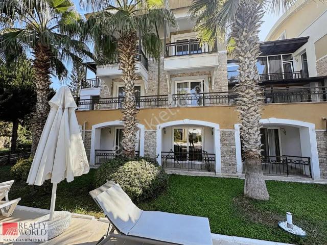 Kemer Merkez 'de Denize 150 M Satılk 3+1