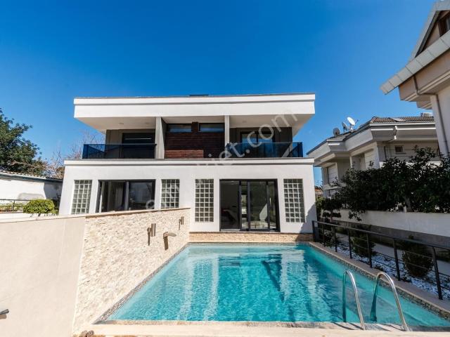 Kemer Merkezde Tek! Lüks 3+1 Müstakil Tadında Villa