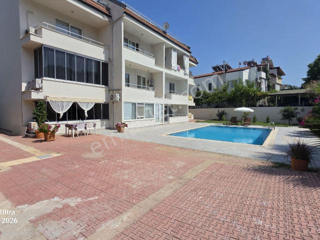 Kemer Merkez'de Ayışığı Plajı'na Yürüme Mesafesinde Eşyalı 2+1