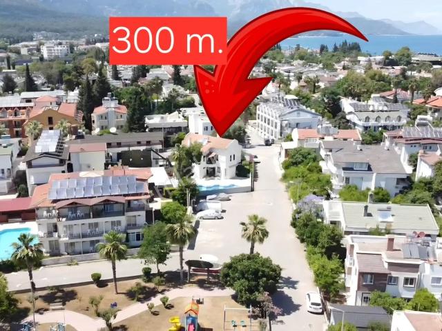 Kemer Merkez'de Denize 300 Metre 5+1 Satılık Havuzlu Villa, 260 M²