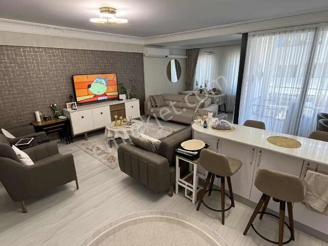 Kemeraltı Denize Yürüme Mesafesinde Asansörlü 3+1 Düz Daire