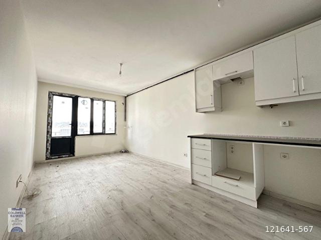 KEMERBURGAZ MERKEZİ KONUMDA SATILIK 2+1 DAİRE