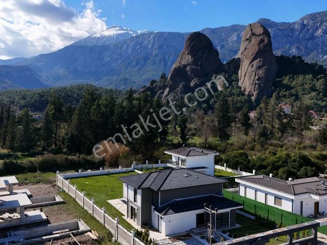 Kemerde 1176 M² Arsa Üzerinde Satılık Villa. !