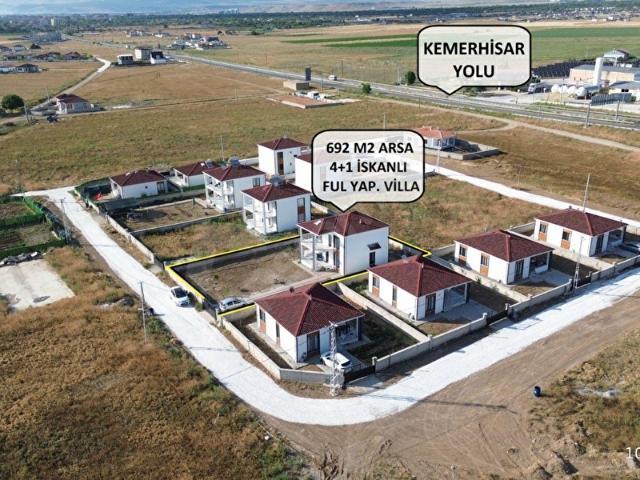 KEMERHİSAR'DA 692 M2 ARSA İÇİDENDE 4+1 EŞYALI SATILIK VİLLA