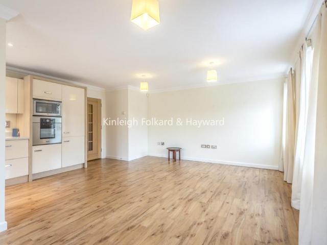 Kemerton Road, Beckenham, Kent, BR3 2 bed flat to rent £2,000 pcm £462 pw