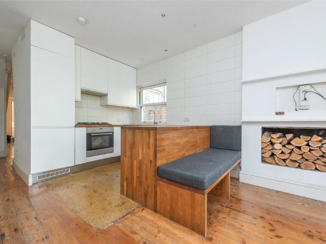 Kempe Road, London, NW6 2 bed apartment to rent £2,800 pcm £646 pw