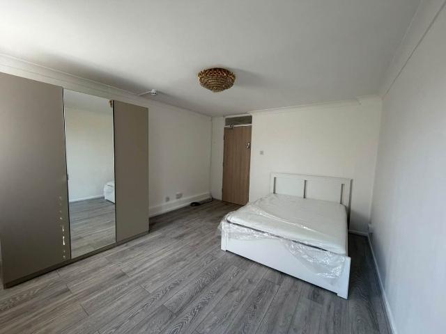Kemps Drive, Saltwell Lane, London E14, 4 bed property to rent, £3,495 pcm | PrimeLocation