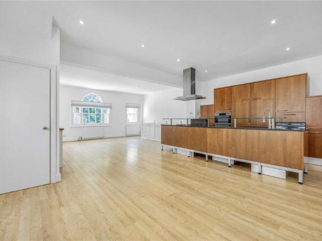 Kempson Road, Fulham, London, SW6 3 bed flat to rent £4,375 pcm £1,010 pw