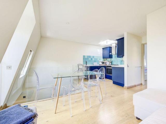 Kempsford Gardens, Earls Court. 1 bed flat to rent £3,684 pcm £850 pw