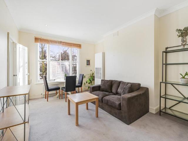 Kempsford Gardens, Earls Court. 1 bed flat to rent £2,400 pcm £554 pw
