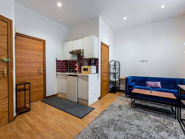 Kempsford Gardens, Earls Court, London SW5, 1 bed flat to rent, £3,684 pcm | PrimeLocation