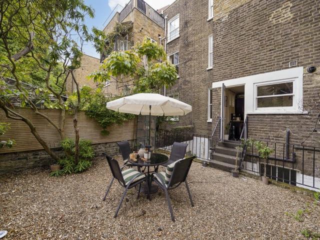 Kempsford Gardens, London SW5, 1 bed flat to rent, £2,500 pcm | PrimeLocation