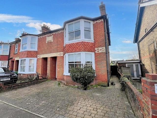 Kempshott Road, Horsham, RH12 3 bed house to rent £1,800 pcm £415 pw