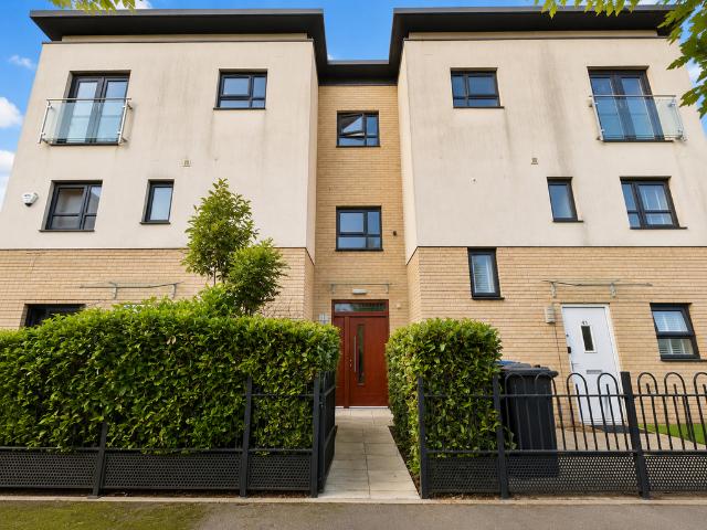 Kempster Gardens, Salford M7 3 bed end of terrace house to rent £1,600 pcm £369 pw
