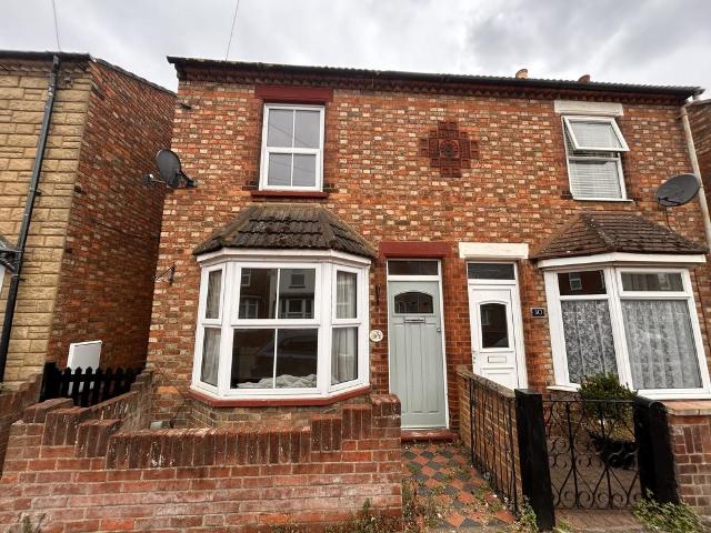 Kempston, Bedford, MK42 3 bed semi detached house to rent £1,400 pcm £323 pw