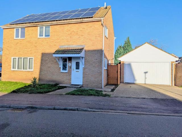 Kempston, Bedford, MK42 4 bed detached house to rent £1,750 pcm £404 pw