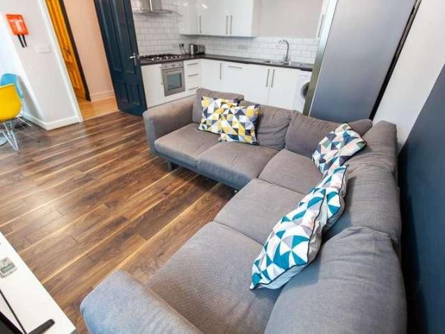 Kempston Street, L3